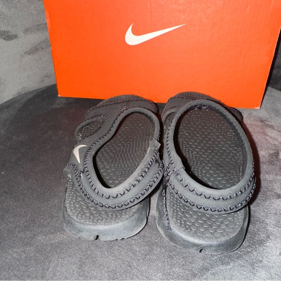GUC | Toddler Nike slip on sandals | size 8C - Picture 4 of 13